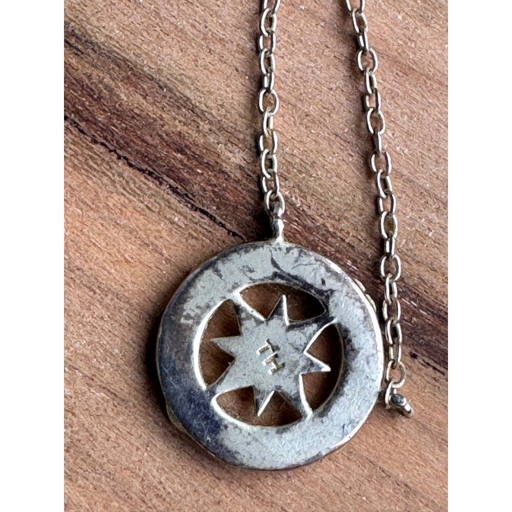 Compass Pendant Necklace In Sterling Silver With Delicate Chain 17 1/2" - Picture 4 of 9